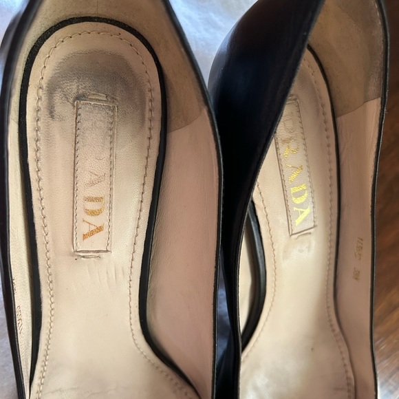(SOLD) Authentic Prada Classic leather Back Pumps - Picture 3 of 6